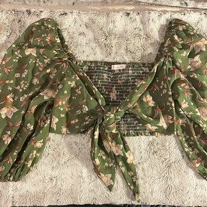 Green Floral Self-Tie Crop top with Puffy Sleeves🌼